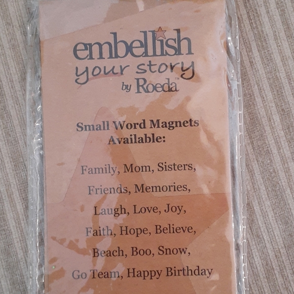 Demdaco Small Word Magnet, friends - Picture 3 of 3